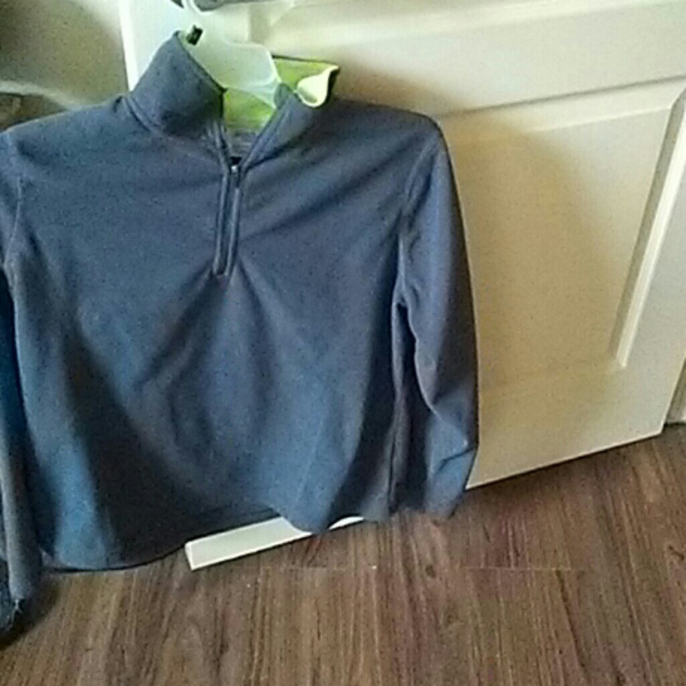 A xlL  sweater